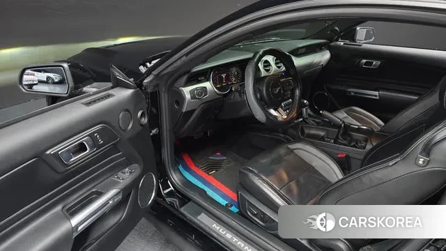 Ford Mustang 2023 Черный из Кореи, фото 2