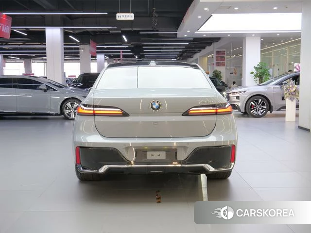 BMW 7 series 2024 Темно-серый из Китая, фото 2