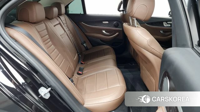 Mercedes-Benz E-Class W213 2018 Черный из Кореи, фото 2