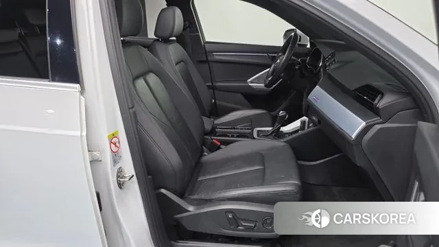 Audi Q3 (F3) 2020 Белый из Кореи, фото 2