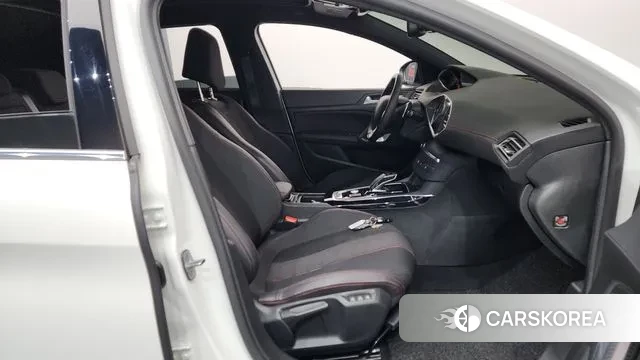 Peugeot 308 second generation 2019 Белый из Кореи, фото 2