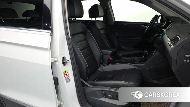 Volkswagen Tiguan second Generation 2018 Белый из Кореи, фото 2