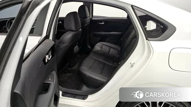 Kia The New K3 2nd generation 2022 Белый из Кореи, фото 2