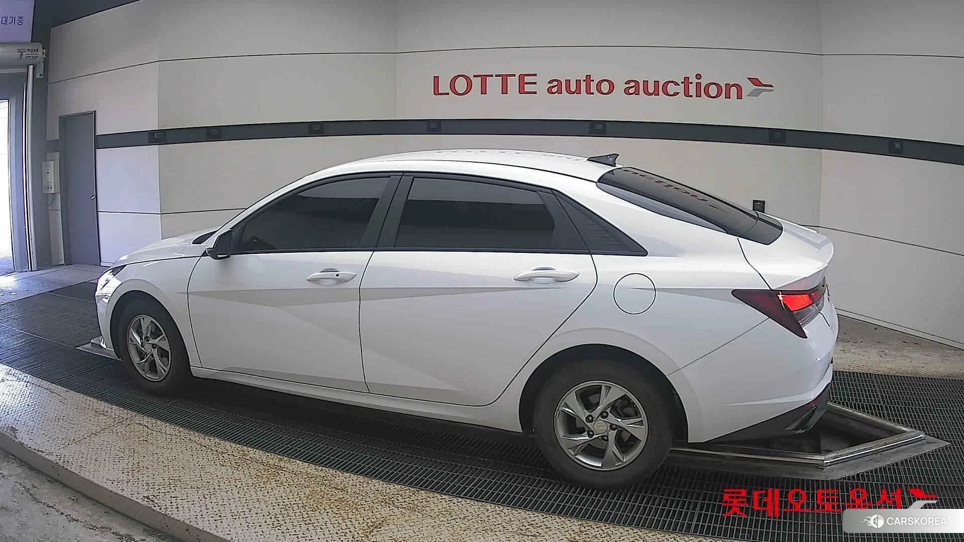 Hyundai Avante 2022 Polar White из Кореи, фото 2