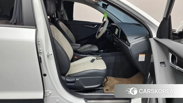 Kia Di Ol Nu Niro 2025 Белый из Кореи, фото 2