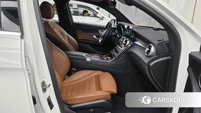 Mercedes-Benz GLC-Class X253 2023 Белый из Кореи, фото 2