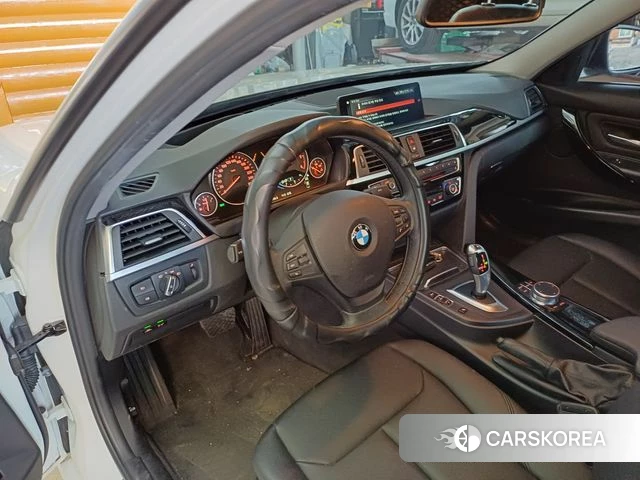 BMW 3 Series (F30) 2018 Белый из Кореи, фото 2