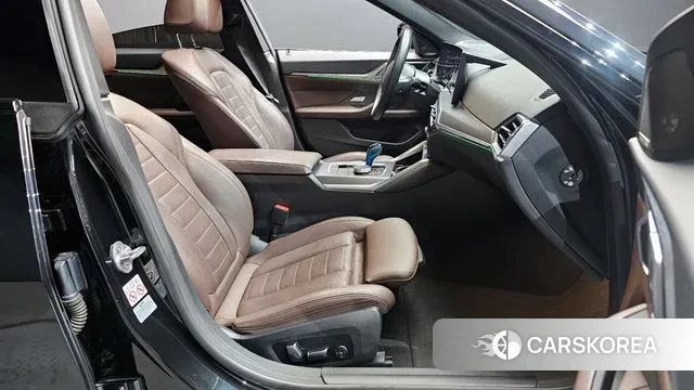 BMW i4 2023 Черный из Кореи, фото 2