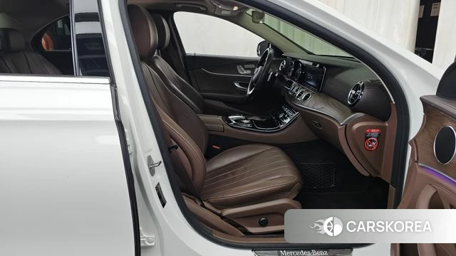 Mercedes-Benz E-Class W213 2018 Белый из Кореи, фото 2