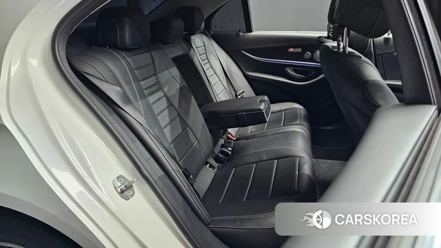 Mercedes-Benz E-Class W213 2018 Белый из Кореи, фото 2