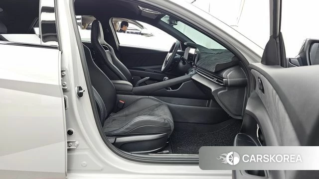 Hyundai The New Avante (CN7) 2026 Серебристо-серый из Кореи, фото 2