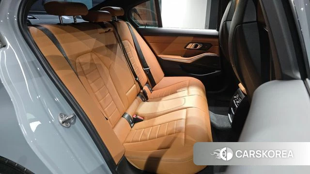 BMW 3 Series (G20) 2023 Светло-серебряный цвет из Кореи, фото 2