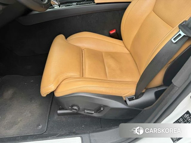 Volvo XC60 second Generation 2022 Белый из Кореи, фото 2