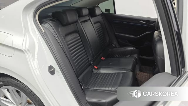 Volkswagen Passat GT (B8) 2018 Белый из Кореи, фото 2