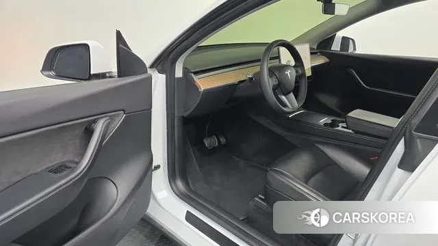 Tesla Model Y 2021 Белый из Кореи, фото 2