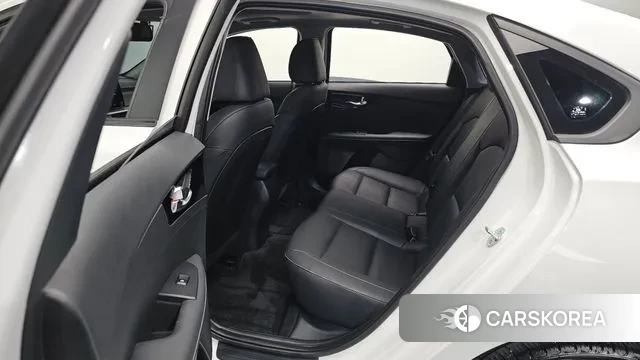 Kia The New K3 2nd generation 2023 Белый из Кореи, фото 2