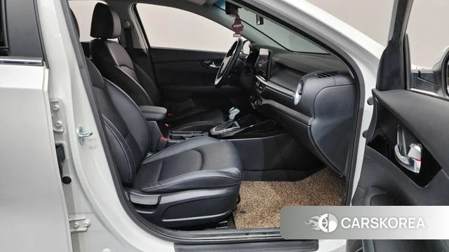 Kia The New K3 2nd generation 2022 Белый из Кореи, фото 2