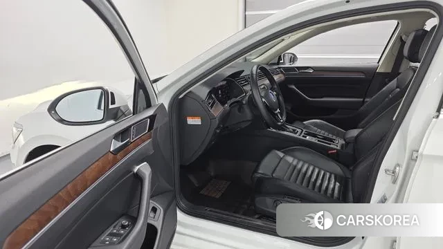 Volkswagen Passat GT (B8) 2018 Белый из Кореи, фото 2