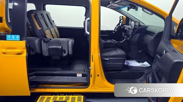 Hyundai Staria 2025 Желтый из Кореи, фото 2