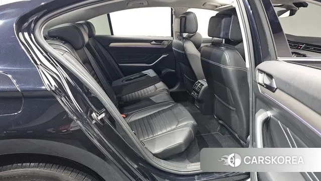 Volkswagen Passat GT (B8) 2022 Черный из Кореи, фото 2