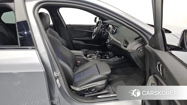 BMW 1 Series (F40) 2023 Серый из Кореи, фото 2