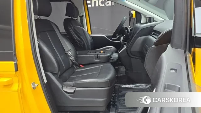 Hyundai Staria 2021 Желтый из Кореи, фото 2