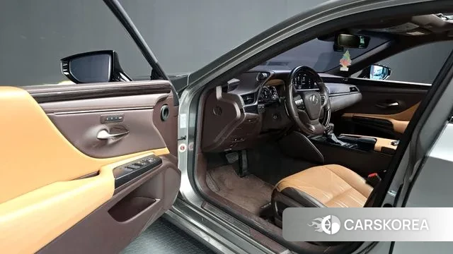 Lexus ES300h 7th generation 2019 Песочный из Кореи, фото 2