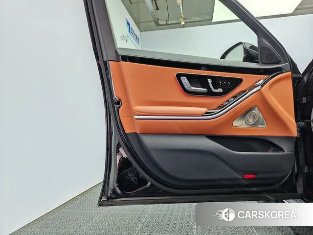 Mercedes-Benz S-class 2024 Черный из Китая, фото 2