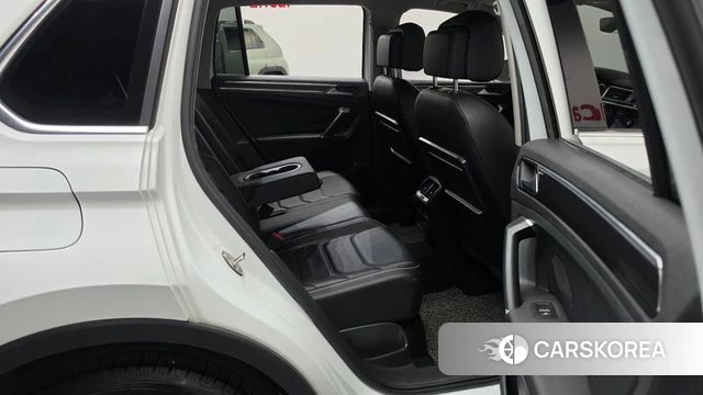 Volkswagen Tiguan second Generation 2018 Белый из Кореи, фото 2