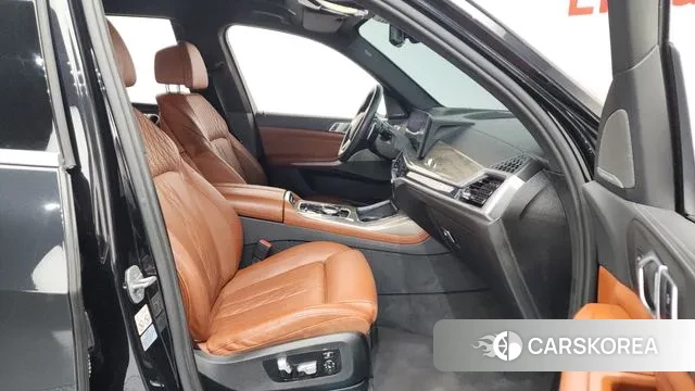 BMW X7 (G07) 2023 Черный из Кореи, фото 2