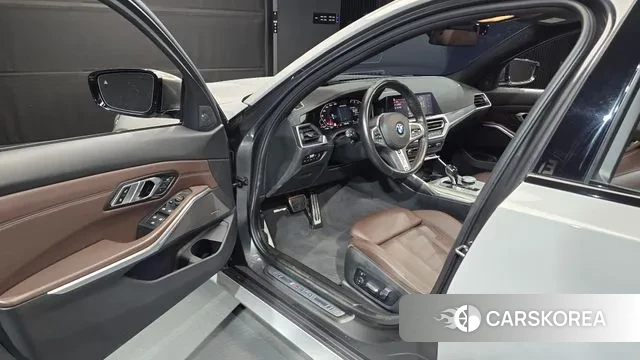 BMW 3 Series (G20) 2019 Серебристо-серый из Кореи, фото 2