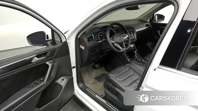 Volkswagen Tiguan second Generation 2022 Белый из Кореи, фото 2