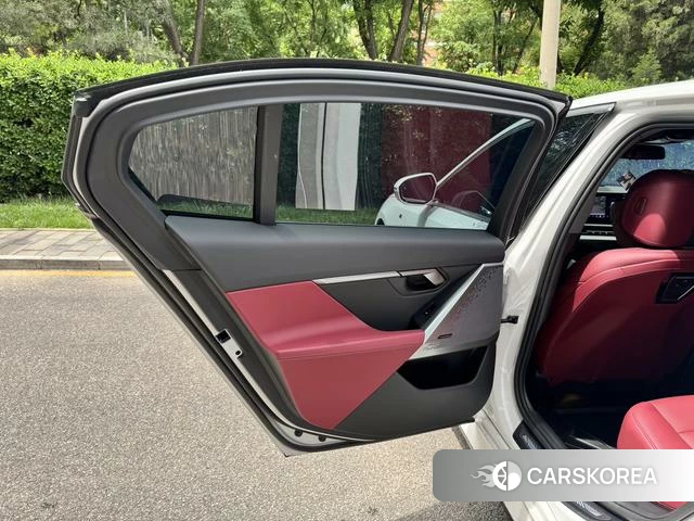 BMW 5 series 2024 Белый из Китая, фото 2