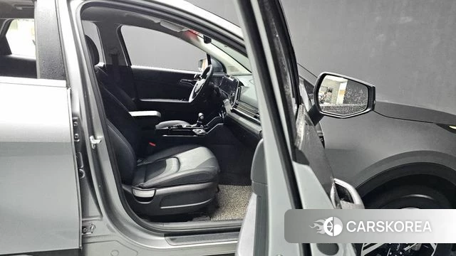 Kia Sportage 5th Generation 2024 Серебристо-серый из Кореи, фото 2