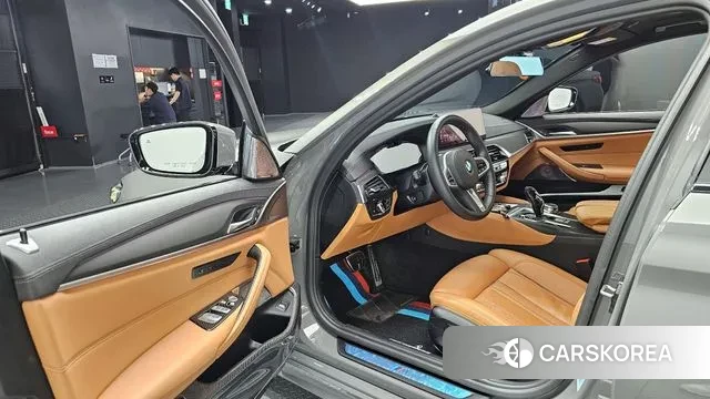 BMW 5 Series (G30) 2020 Серебристо-серый из Кореи, фото 2