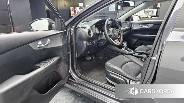 Kia The New K3 2nd generation 2022 Серый из Кореи, фото 2