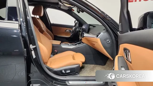 BMW 3 Series (G20) 2023 Черный из Кореи, фото 2