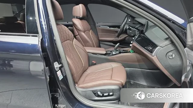 BMW 5 Series (G30) 2023 Черный из Кореи, фото 2