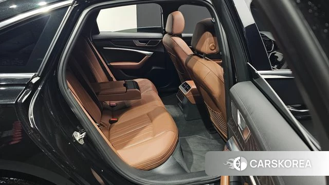 Audi A6 (C8) 2023 Черный из Кореи, фото 2