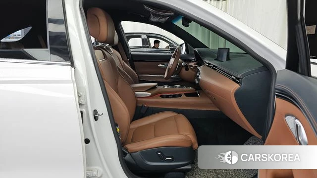 Genesis GV70 2022 Белый из Кореи, фото 2