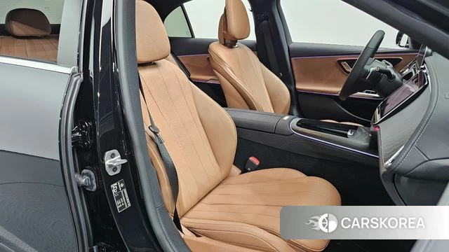 Mercedes-Benz E-Class W214 2025 Черный из Кореи, фото 2