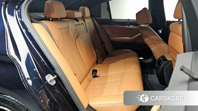 BMW 5 Series (G30) 2022 Черный из Кореи, фото 2