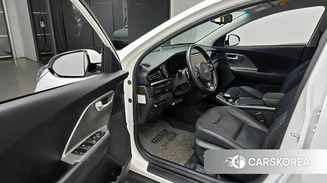 Kia Niro Plus 2022 Белый из Кореи, фото 2