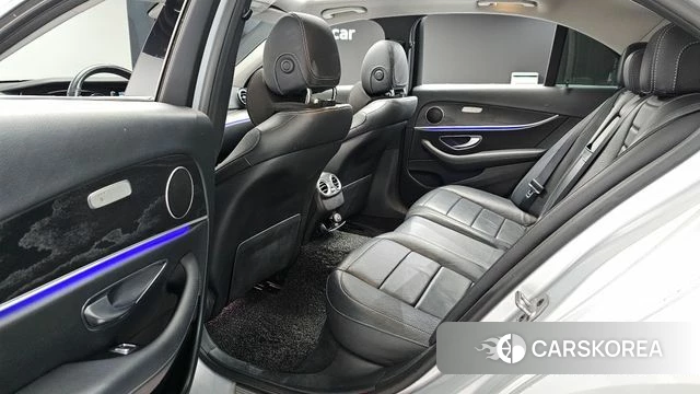 Mercedes-Benz E-Class W213 2018 Серебристо-серый из Кореи, фото 2