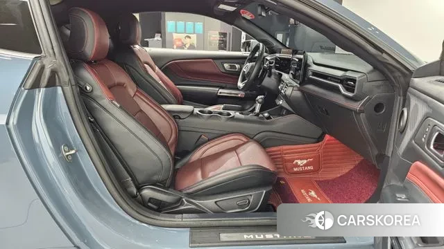 Ford Mustang 7th Generation 2024 Светло-серебряный цвет из Кореи, фото 2