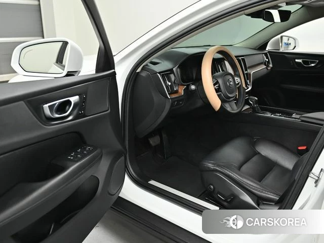 Volvo V60 Cross-Country 2nd Generation 2020 Белый из Кореи, фото 2