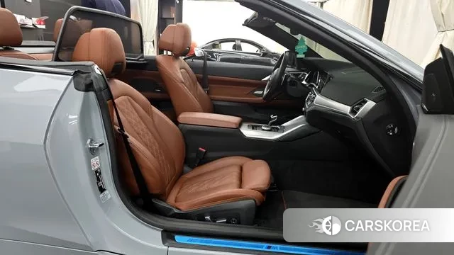 BMW 4 Series (G22) 2023 Светло-серебряный цвет из Кореи, фото 2