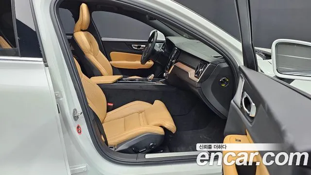 Volvo S60 3rd generation 2023 Белый из Кореи, фото 2