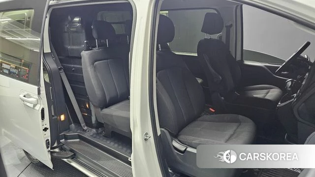 Hyundai Staria 2022 Белый из Кореи, фото 2