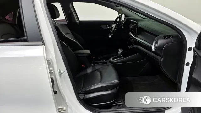 Kia The New K3 2nd generation 2021 Белый из Кореи, фото 2